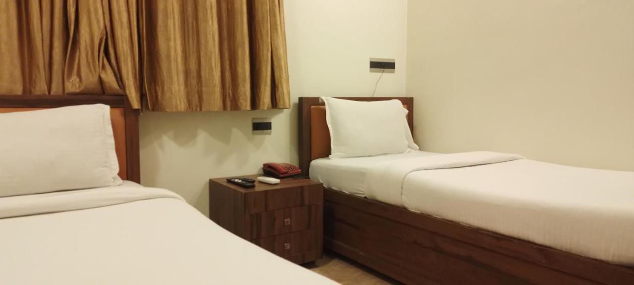 Shine Hospitality Palace Bombay Extérieur photo