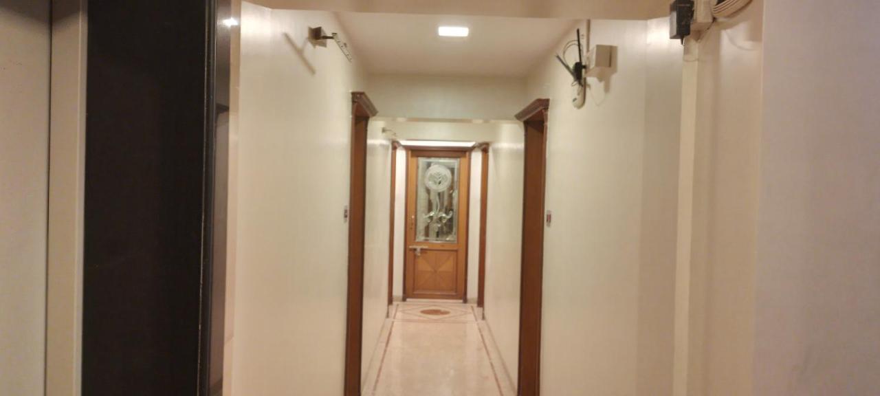 Shine Hospitality Palace Bombay Extérieur photo